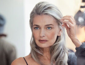 Il ritorno di Paulina Porizkova, come come nuova Global Brand Ambassador di Estée Lauder.